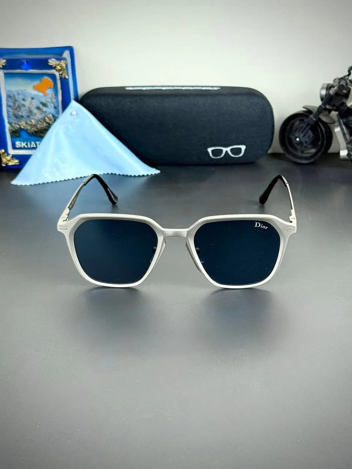 Premium Metal Frame Sunglass - Silver 